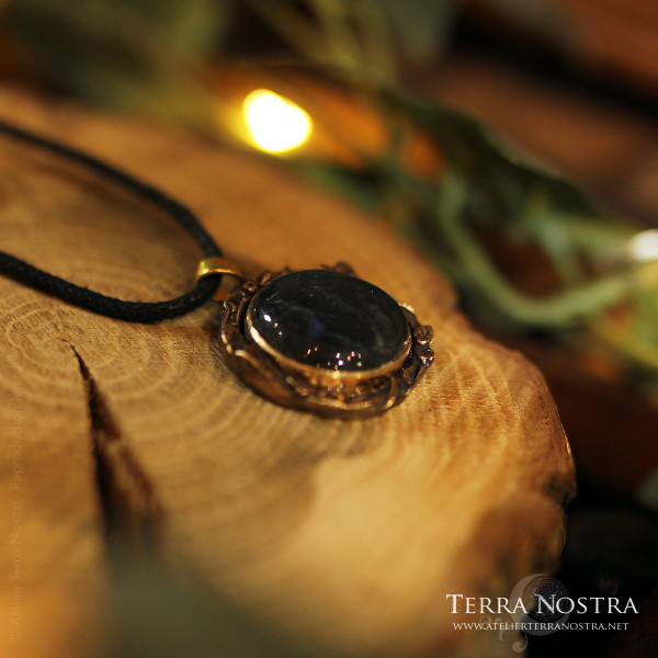 Pendentif "Sol" en bronze et labradorite bleue