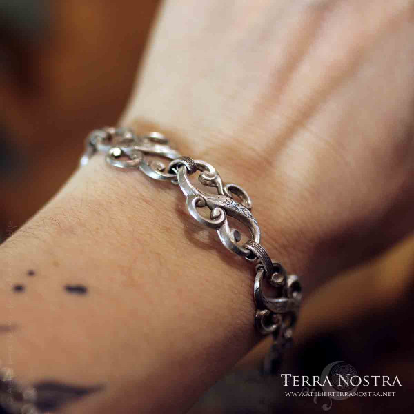 Bracelet gothique / médiéval "Sapience"