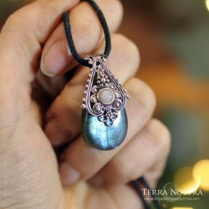 "Elixir" pendant — Labradorite