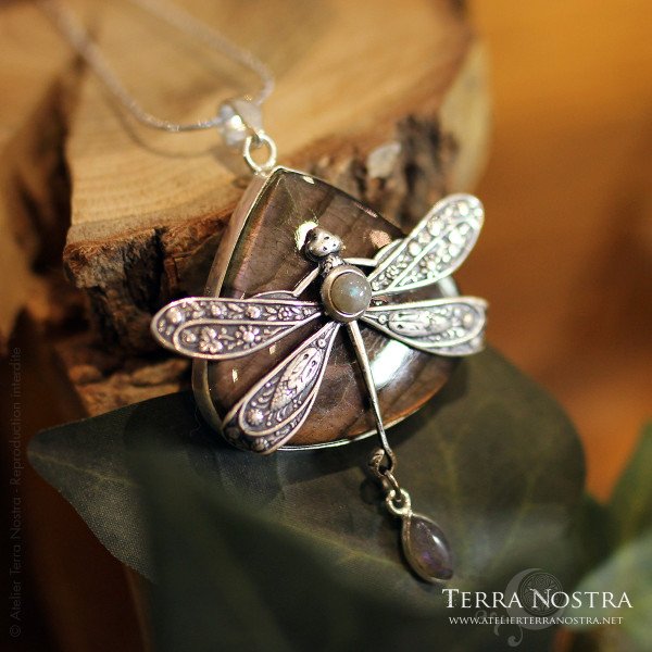 Pendentif "Odonata Nila" — Labradorite cuivrée