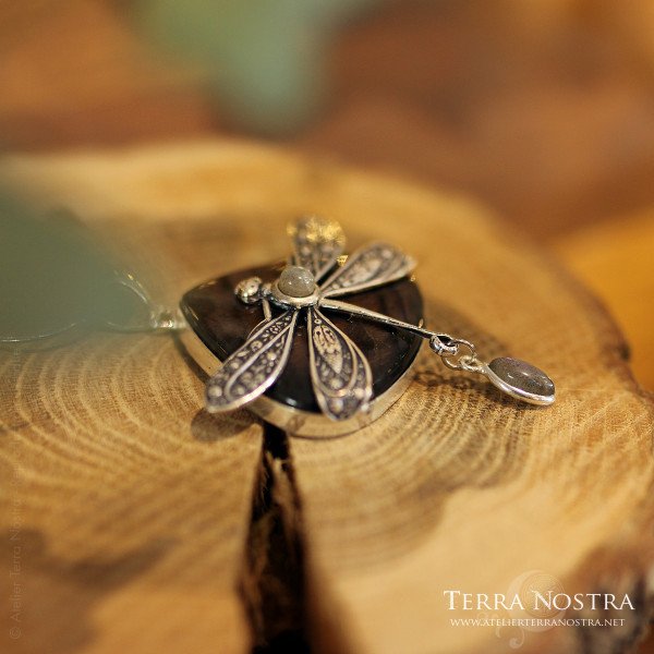 Pendentif "Odonata Nila" — Labradorite cuivrée