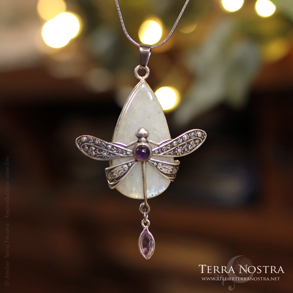"Odonata Nila" Pendant — Rainbow moonstone