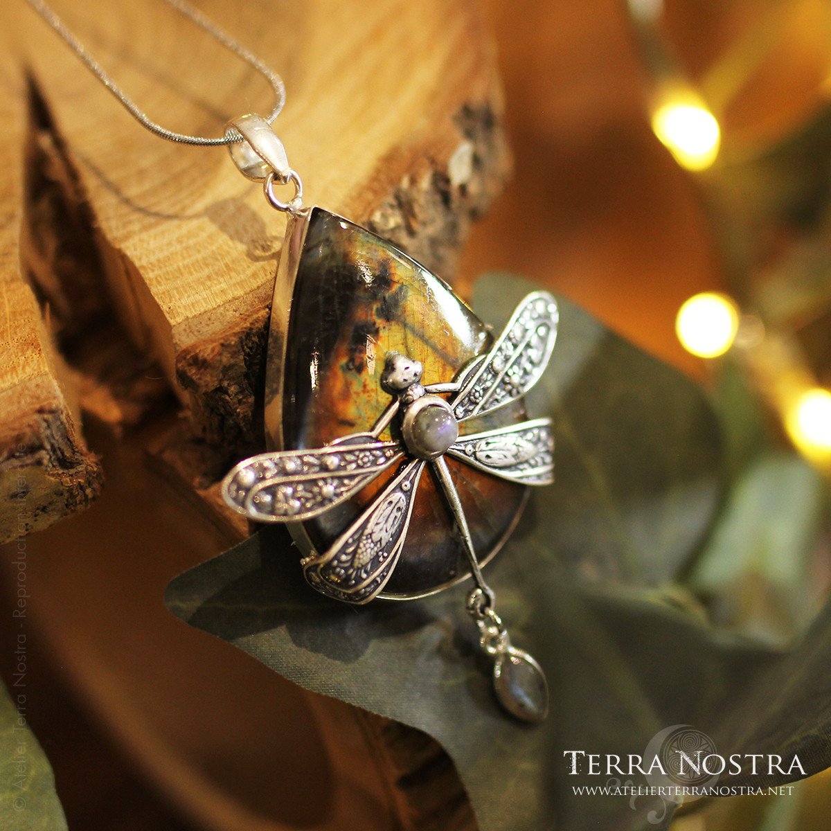 Pendentif "Odonata Nila" — Labradorite multicolore