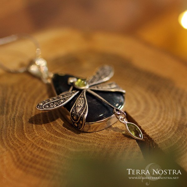"Odonata Nila" Pendant — Moss agate and Peridot