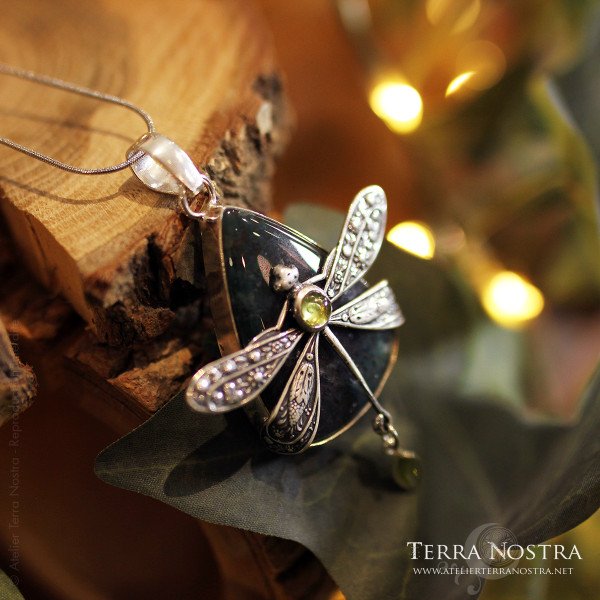 Pendentif "Odonata Nila" — Agate mousse et péridot