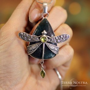 "Odonata Nila" Pendant — Moss agate and Peridot