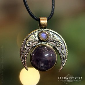 "Skiä" pendant — Amethyst...