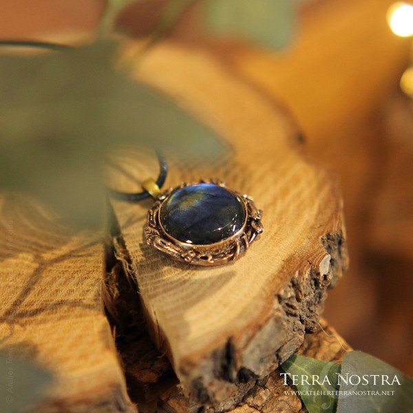 Pendentif "Sol" en bronze et Labradorite bleue