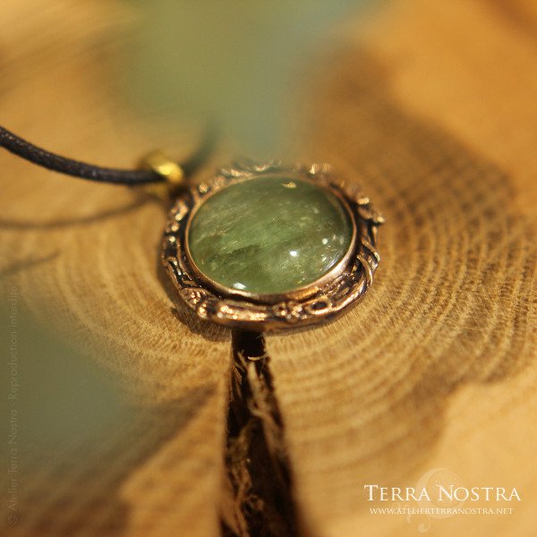 "Sol" bronze and green fluorite pendant