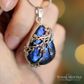 "Primavera" pendant — Blue labradorite