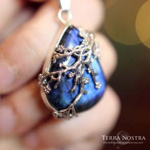 "Primavera" pendant — Blue labradorite
