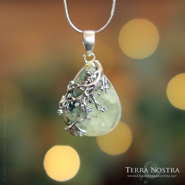 "Primavera" pendant — Prehnite