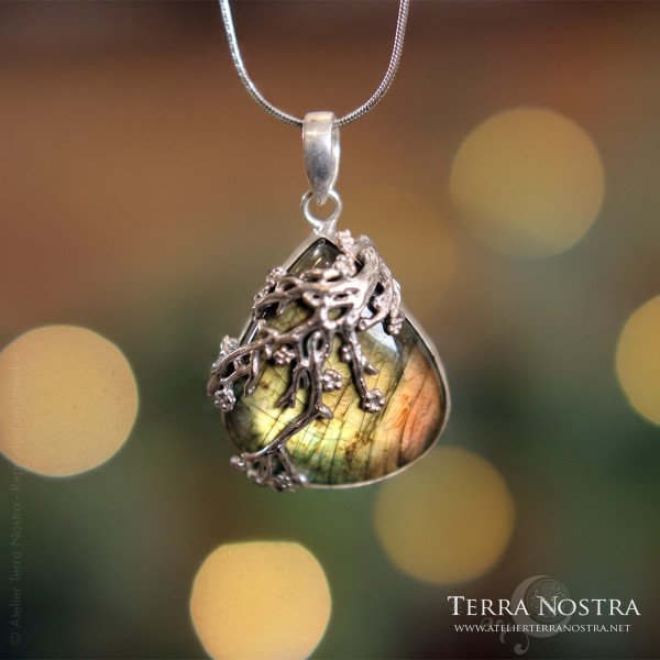 Pendentif "Primavera" — Labradorite verte et cuivrée