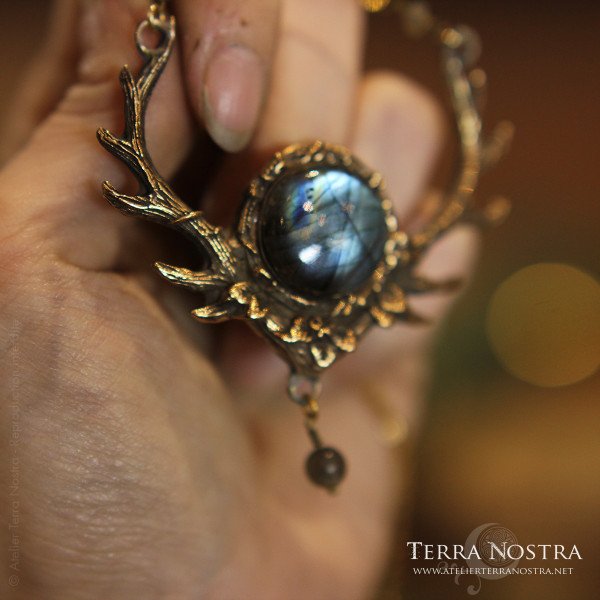 copy of "Sika" bronze and labradorite necklace
