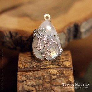 "Primavera" pendant — Rainbow moonstone