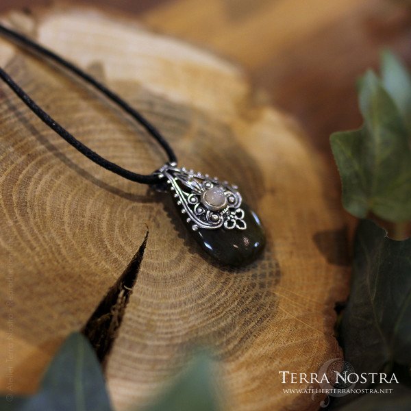 "Elixir" pendant — Labradorite
