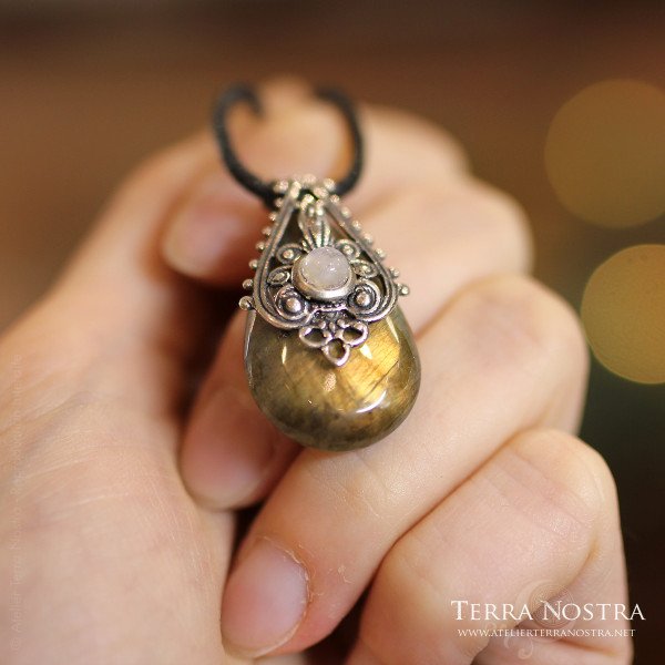 "Elixir" pendant — Labradorite