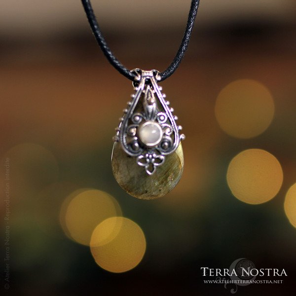 "Elixir" pendant — Labradorite