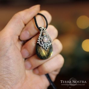 "Elixir" pendant — Labradorite