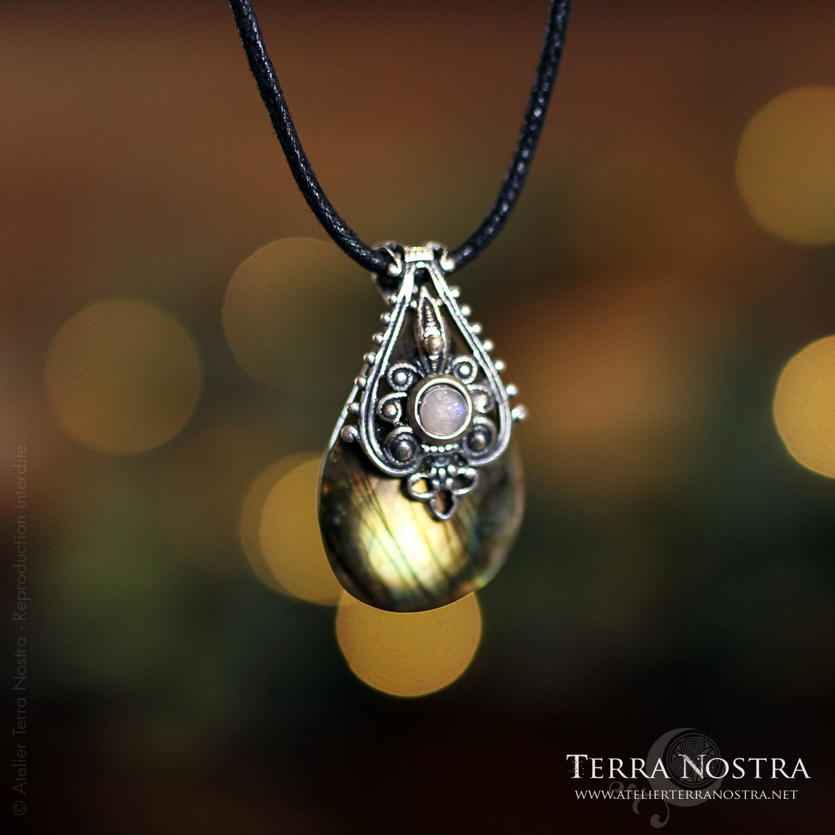 "Elixir" pendant — Labradorite