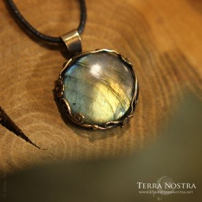 "Hedera" Reversible pendant — Labradorite