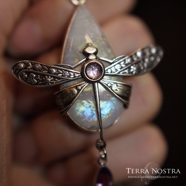 Grand pendentif "Odonata Nila" — Labradorite blanche