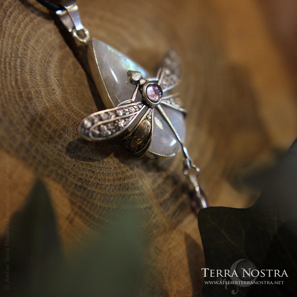 Grand pendentif "Odonata Nila" — Labradorite blanche