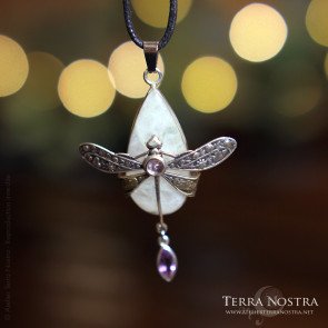 "Odonata Nila" Pendant — Rainbow moonstone