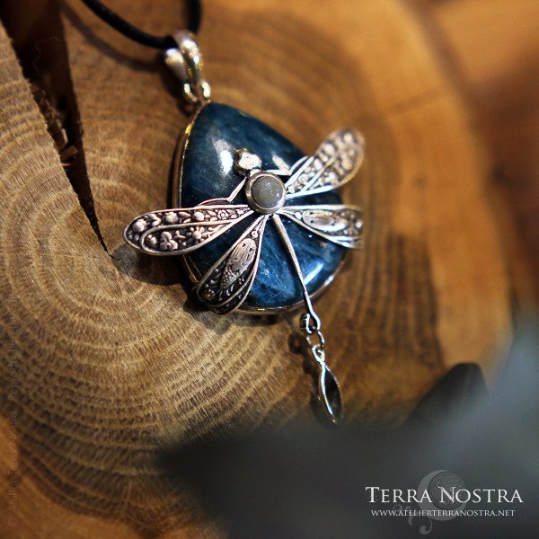 Grand pendentif "Odonata Nila" — Apatite