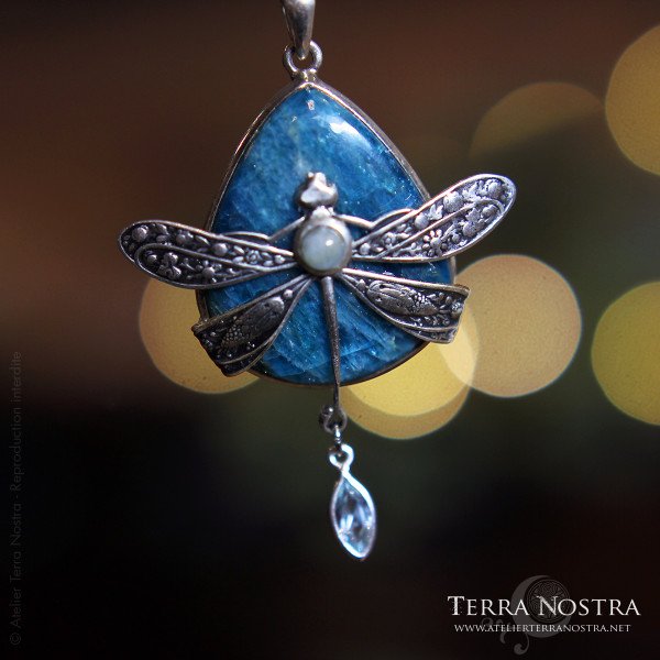 Grand pendentif "Odonata Nila" — Apatite