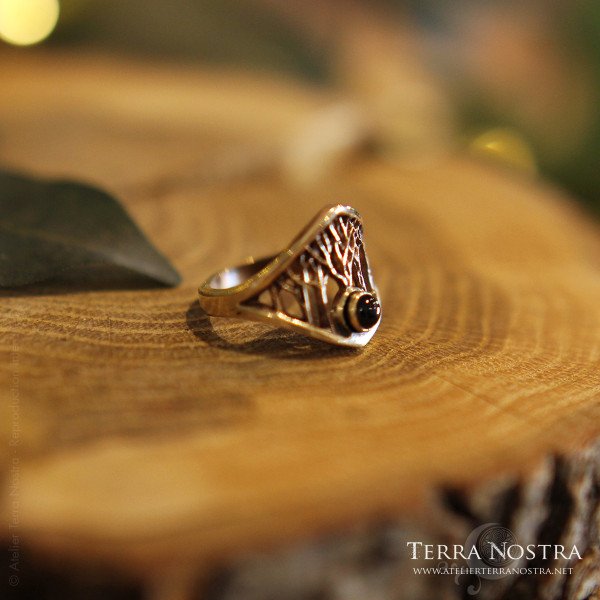 Mori ring — Garnet (size 54)