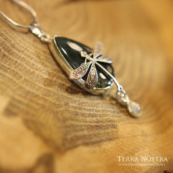 Pendentif "Odonata Nila" petit format — Agate mousse