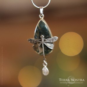 "Odonata Nila" small pendant — Moss agate