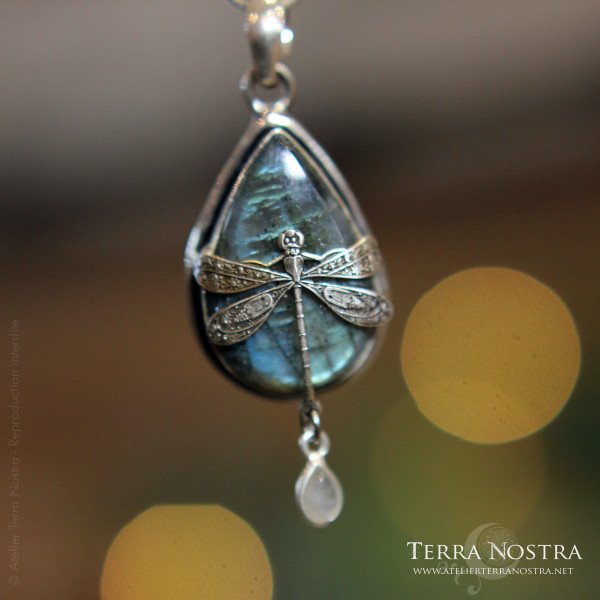 "Odonata Nila" small pendant — Labradorite