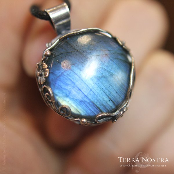 "Sierra" Reversible pendant — Labradorite