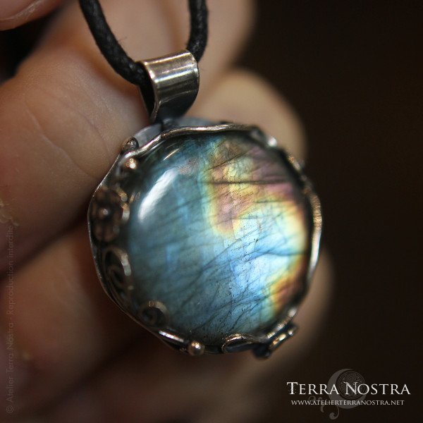 "Sierra" Reversible pendant — Labradorite