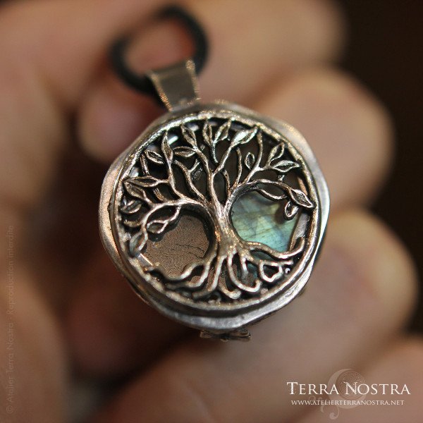 "Sierra" Reversible pendant — Labradorite