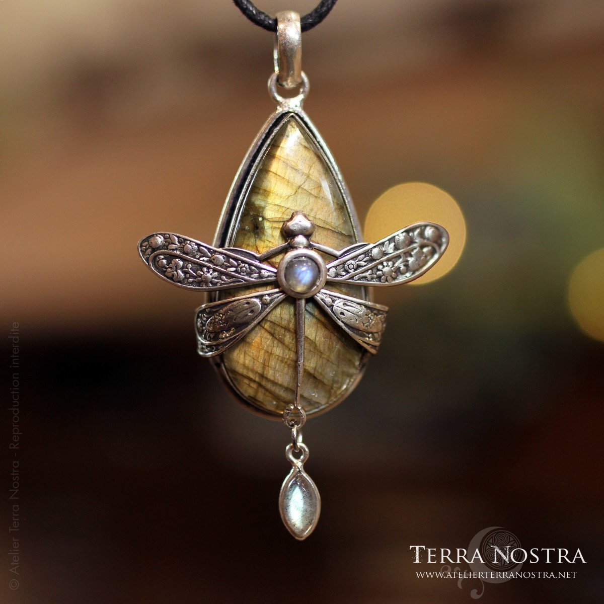 "Odonata Nila" Pendant — Labradorite