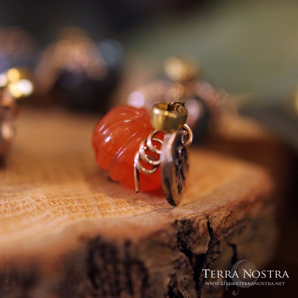 Pendentif citrouille "Harvest" en cornaline et bronze
