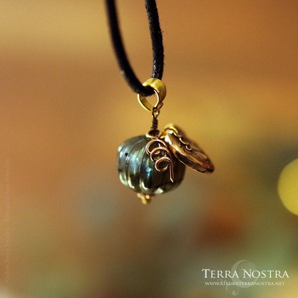 Pendentif citrouille "Harvest" en labradorite et bronze
