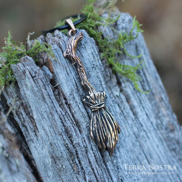 "Isana" bronze pendant