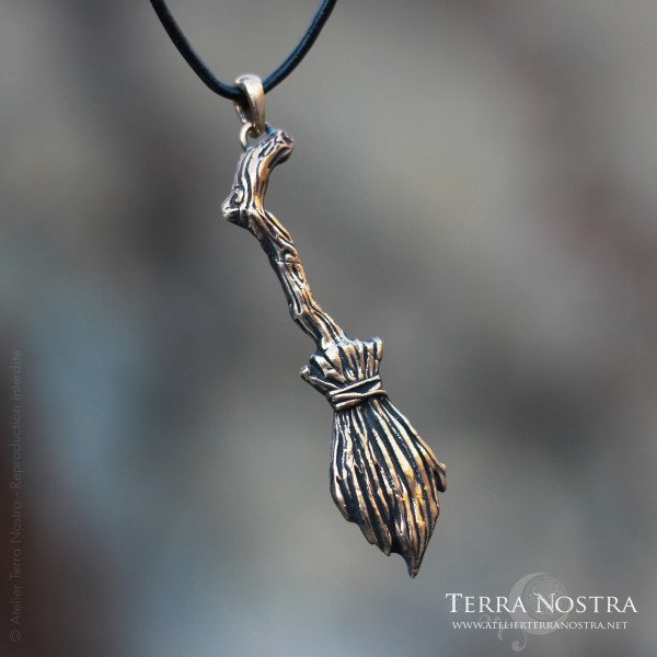 "Isana" bronze pendant