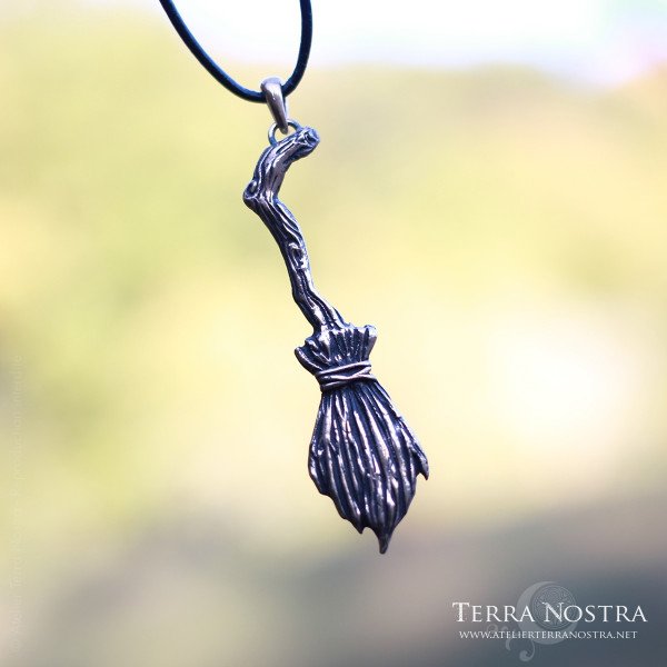 "Isana" bronze pendant